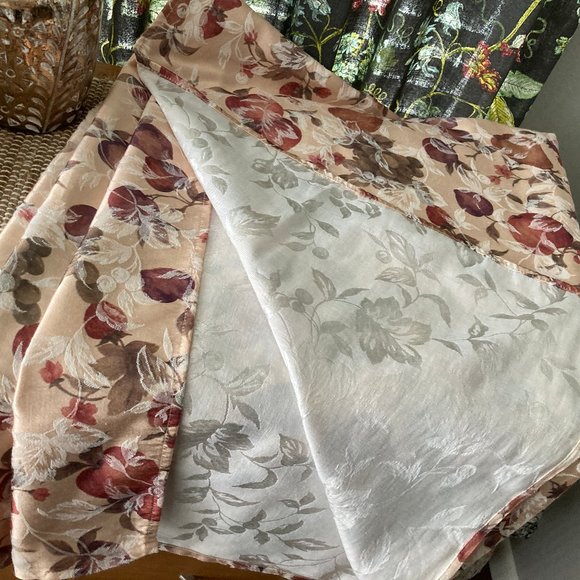 Vintage Fall Holiday Fabric Tablecloth 60" x 84" Oblong - Picture 5 of 5